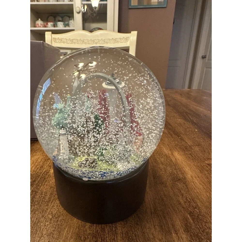 2019 UPS Snow Globe National Landmarks Parcel Truck w/ Original Box Holiday Card